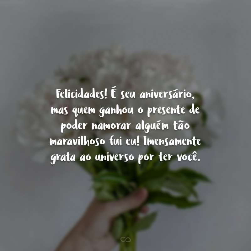 Felicidades! É seu aniversário, mas quem ganhou o presente de poder namorar alguém tão maravilhoso fui eu! Imensamente grata ao universo por ter você.